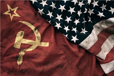 الحرب الباردة وتحطيم التحالف بين السوفيات ودول الغرب