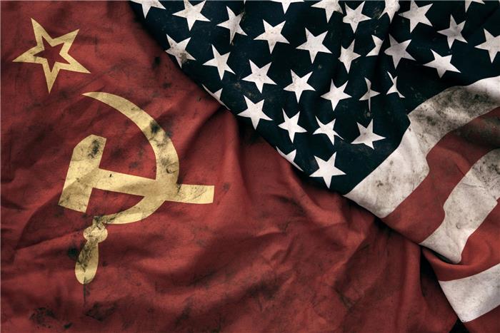 الحرب الباردة وتحطيم التحالف بين السوفيات ودول الغرب